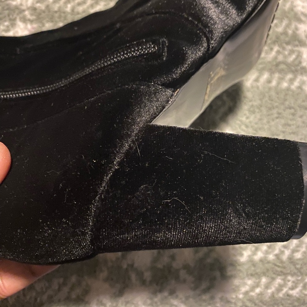 Elegant Black Velvet Thigh-High Women's Boots size 10 never been worn - Picture 3 of 5